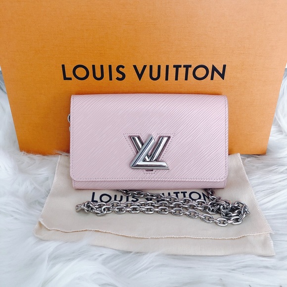 Louis Vuitton Handbags - 💓Authentic Rose Ballerine Twist chain crossbody💓